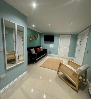 Hanger Hill Apartment | One bedroom flat park avenue