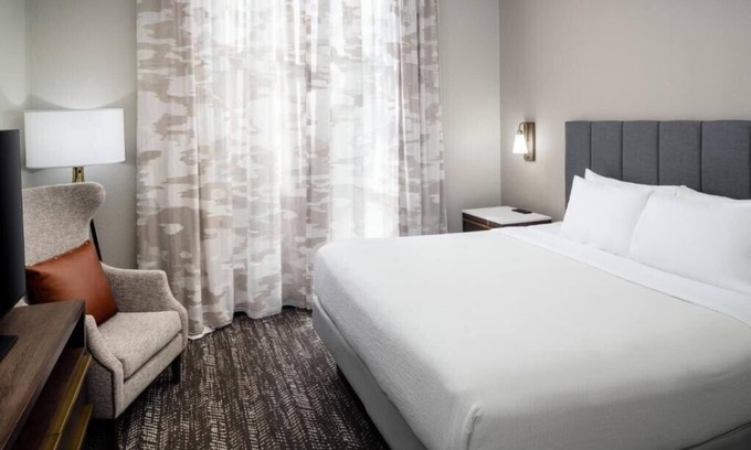 Airport North Apartment | One Bedroom Suite Near Hooters ORL