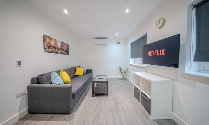 Valentines Apartment | One Bedrooms Apartment at Ilford Luxury Apartments