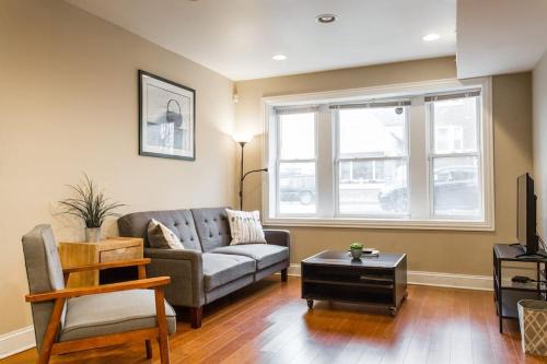 Belmont Cragin Apartment | ONE ROOM in AN APT HAVEN