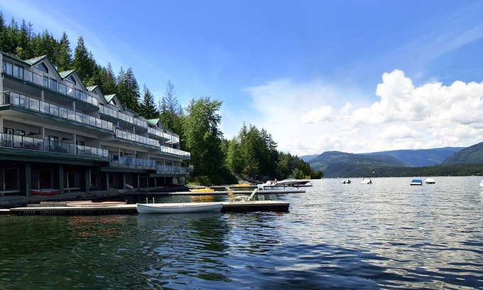 Blind Bay Condo | One Suite Getaway unit 5B. Lakefront 2 Bedroom in the Shuswap
