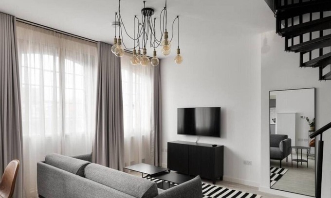 Birmingham City Centre Condo | OneFiveSix Unique ApartHotel 2 Bed Duplex