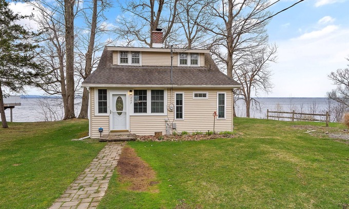 Cleveland House | Oneida Lakeside | Private Dock | Pet Friendly