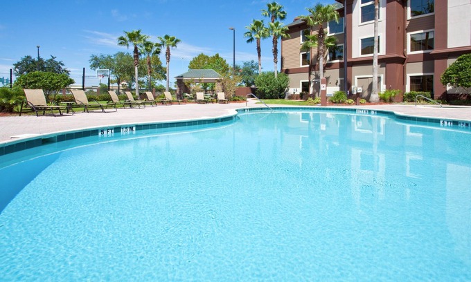 Airport North Condo | Only 1.5 Miles from Orlando International Airport + Outdoor Pool | 25 Minutes to Disney World