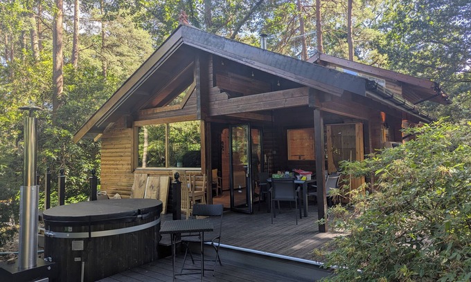 Ringwood Cabin | Onni - cosy forest cabin with hot tub option