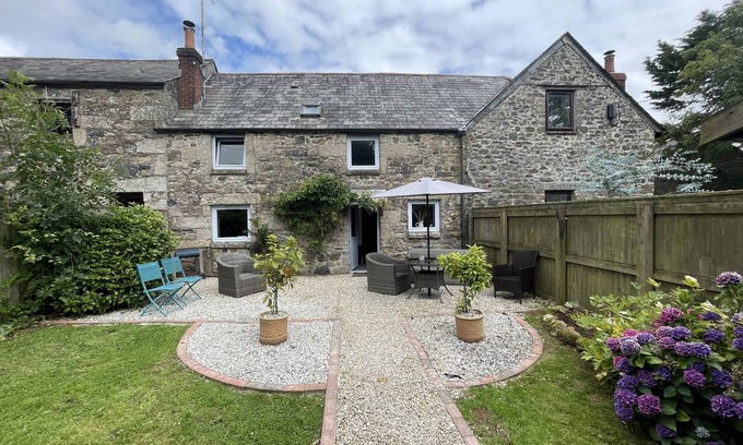 Lanhydrock Cottage | Oozing charm! Character Cottage - Dog Friendly With Luxury Hot tub & Log Burner
