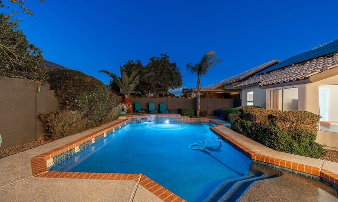 Paradise Valley Village House | Open and Spacious! Pool & Hot Tub, and Game Room! Just 10mins to Mayo Clinic!