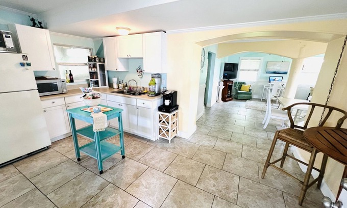 Villa Segunda House | Open, ground level bungalow-just minutes from the beach