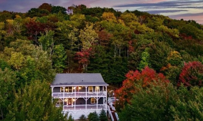 Beech Mountain House | Open Living, Fall Views, Hot Tub, Near Ski Slopes, Pet Friendly!