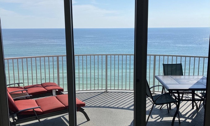 Long Beach Condo | OPEN Nov 1 -8th Condo on the beach; Two free beach chairs Mar-Oct