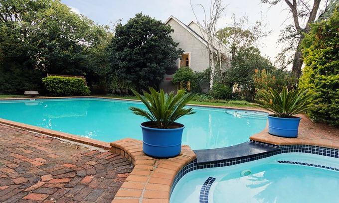 Pomona House | OR Tambo Guest House