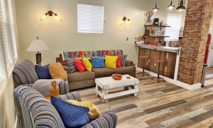 Indianapolis Apartment | Orange Delight (bates hendricks)