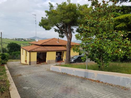 Controguerra House | Orange house