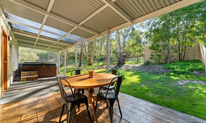 Lenswood House | Orchard Cottage—A Leafy Peaceful Retreat with Spa