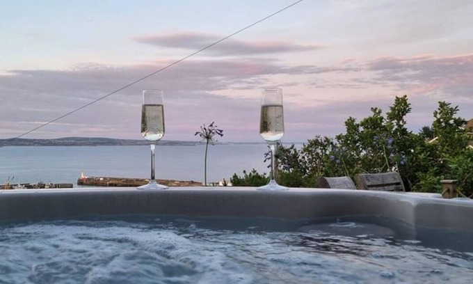 Newlyn House | Orchard Cottage - Four Bedroom House, Sleeps 8