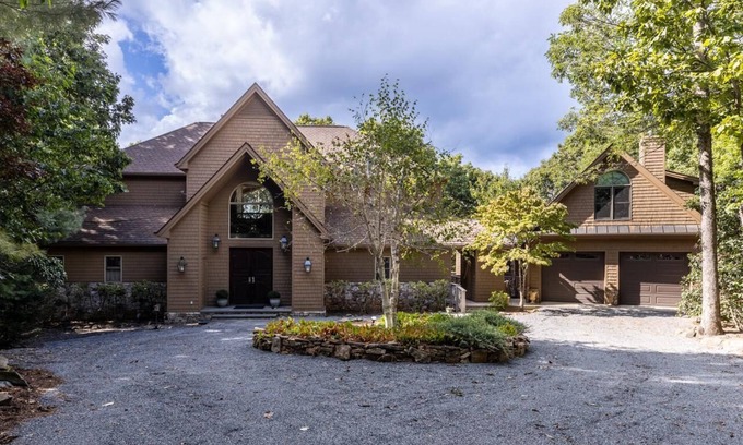Nellysford House | Orchard House with Wintergreen Advantage