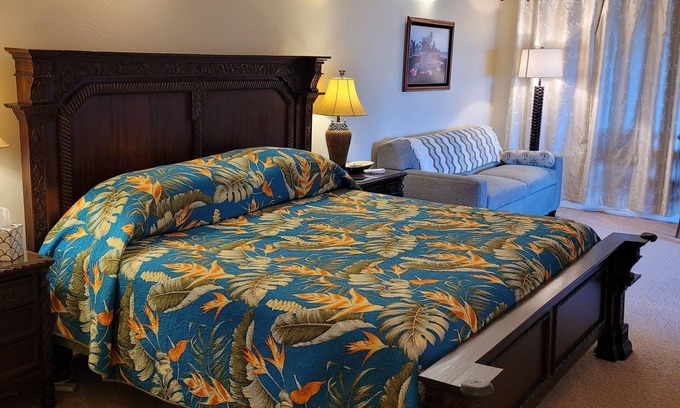 Papaikou House | Orchid Unit-Adult Only-Prvt Entry&Bathroom-King bed-A/C Option
