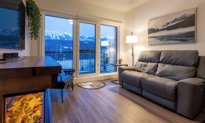 Golden Condo | OSO Summit - Downtown Riverfront Condo with Mountain Views