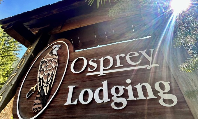 Central Kootenay House | Osprey Lodging Lake Front Retreat