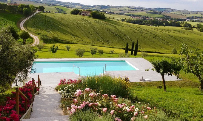 Ostra Villa | Ostra - Villa - Sleeps10 - Pool - Garden - Parking