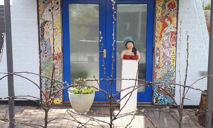Heiloo House | Our B & B is located in the back of our garden in a separate garden house