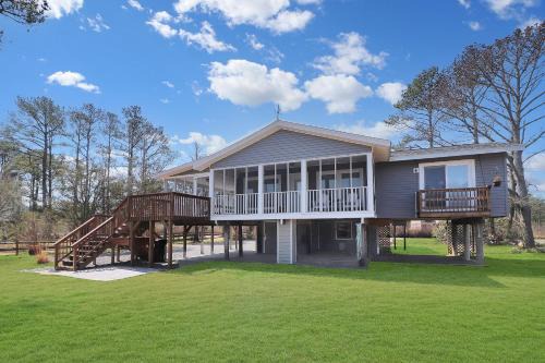 Deep Hole House | Our Happy Place - Pet friendly & waterfront!