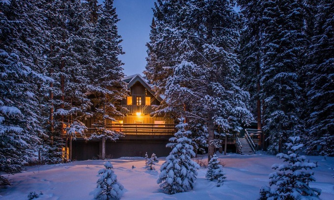 Baldy Mountain House | Our Naturally Social Distanced Home.Your Privacy on Your Terms!