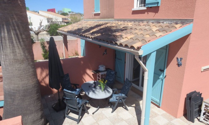 Gruissan House | Our vacation home is located on the promenade & on the beach of Gruissan.