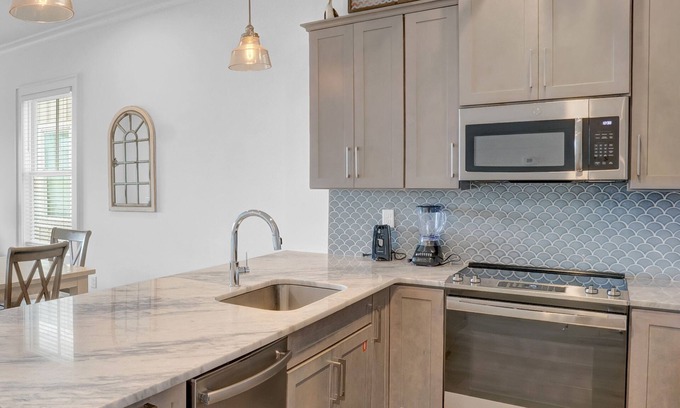 Gulf Shores Cottage | Outdoor Pool | West Beach | Little Lagoon