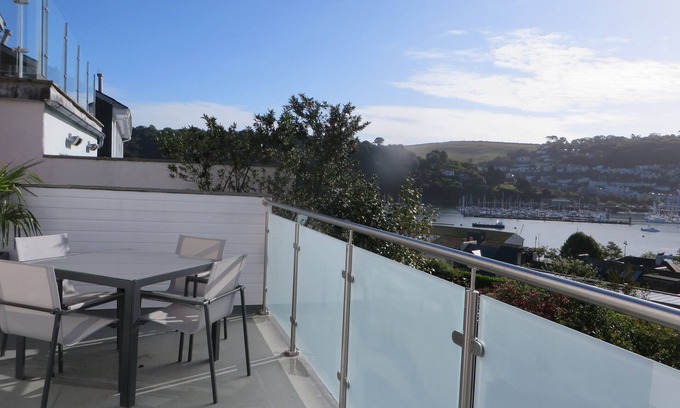 Dartmouth Apartment | "Outlook" Apartment With Own Entrance and views over the River Dart