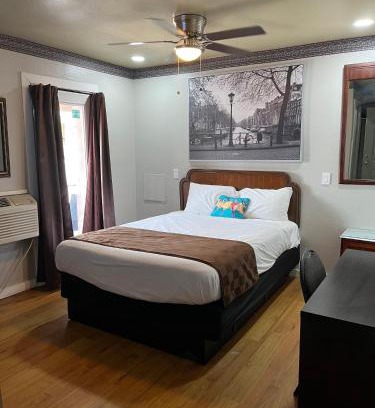 Dripping Springs Hotel | Outpost Motel