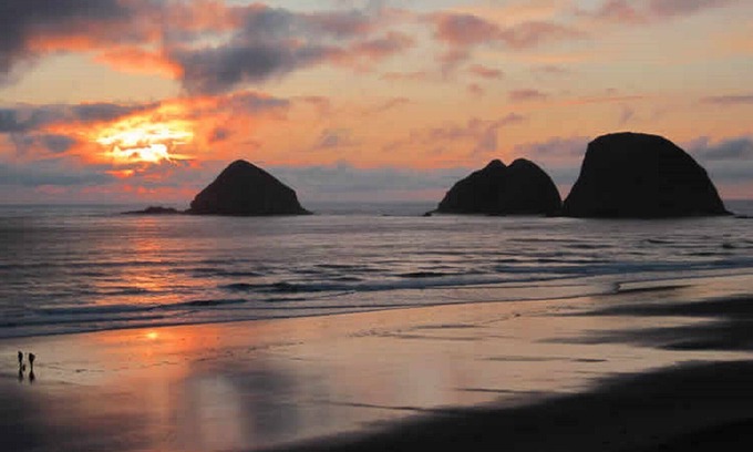 Oceanside House | OUTRAGEOUS Oceanfront Hot tub Amazing Beach-