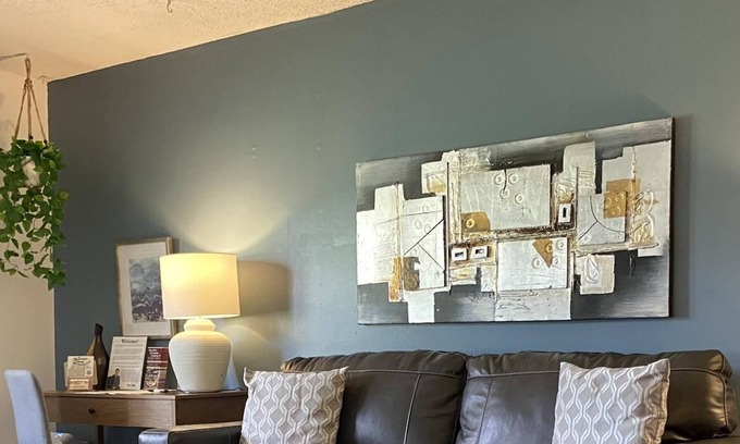 St. Joseph House | Outstanding 2-Bedroom Property. Great Location & Lots of Amenities