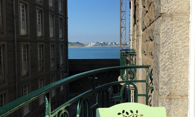 Intra Muros Apartment | Outstanding! Apartment with garage 20 m from the beach