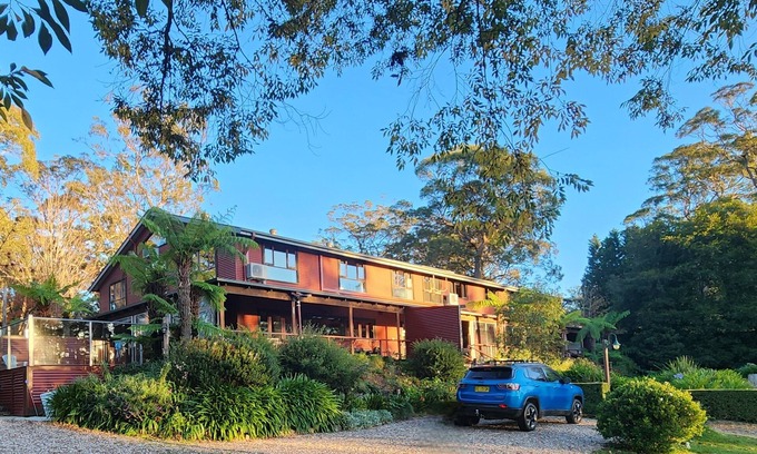 Bilpin Cabin | Outstanding family holiday - group B&B/farmstay in Bilpin, Blue Mountains.
