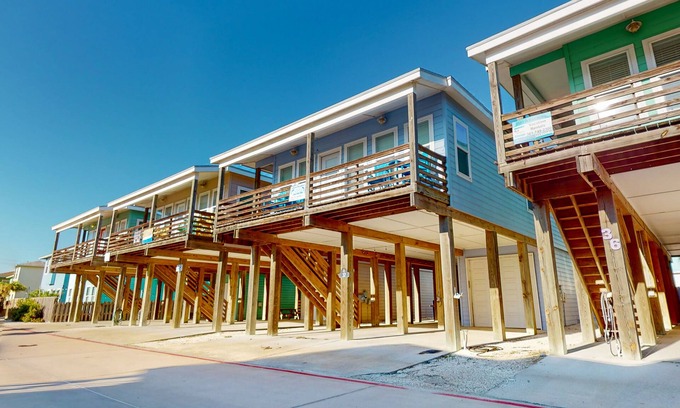 Safe Harbor House | OV37 Shared Pool, Golf Cart Access