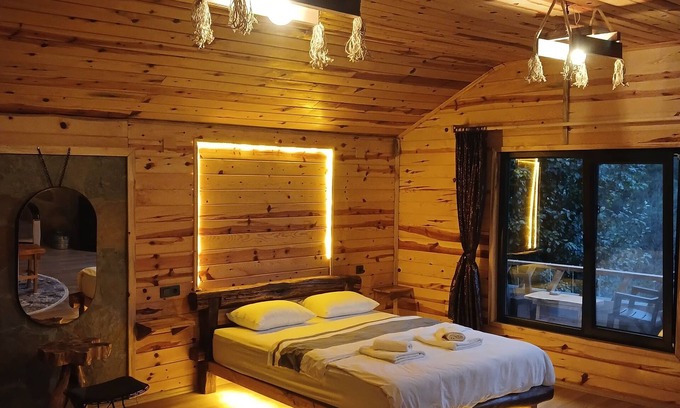 Rize Bed & Breakfast | Ova Suit Apart