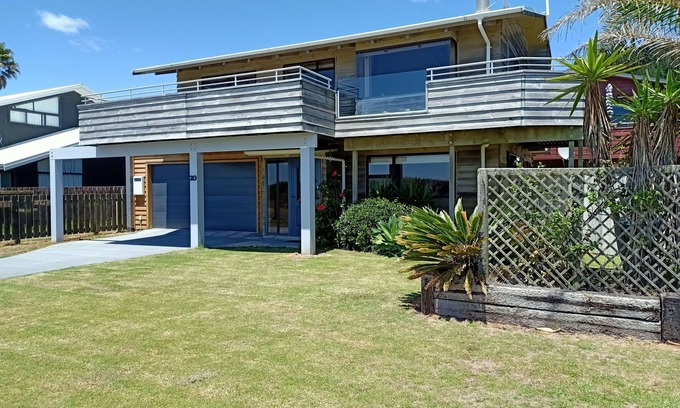 Ohope House | Over the road from the beach! Family sized ocean front home at Ohope Beach.