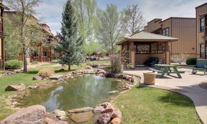 Heber Condo | Overgaard Condo w/Balcony, Near Hiking & Golfing