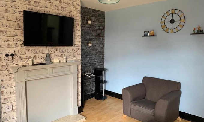Newcastle-upon-Tyne Apartment | Ovington Grove 1 free parking fully equipped kitchen 3 bedrooms Netflix