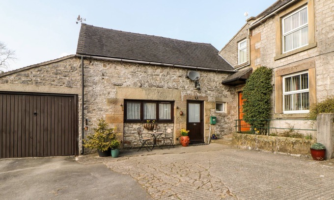 Newton Grange Cottage | OXDALES COTTAGE, family friendly, with a garden in Alsop Moor