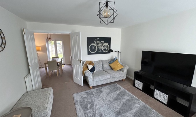 Newcastle-upon-Tyne House | 'Oxford' A spacious Haven for City, Coast or Countryside