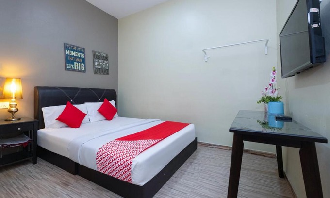 Perkampungan Peramu Hotel | OYO 89981 Nyamanya Hotel