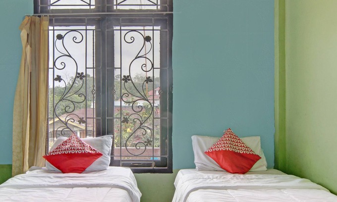 Pekanbaru Hotel | OYO 92872 Swakarya Guest House