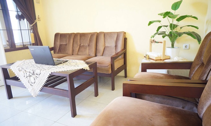 Banyuwangi Hotel | OYO Life 92991 Kost Amantu 2