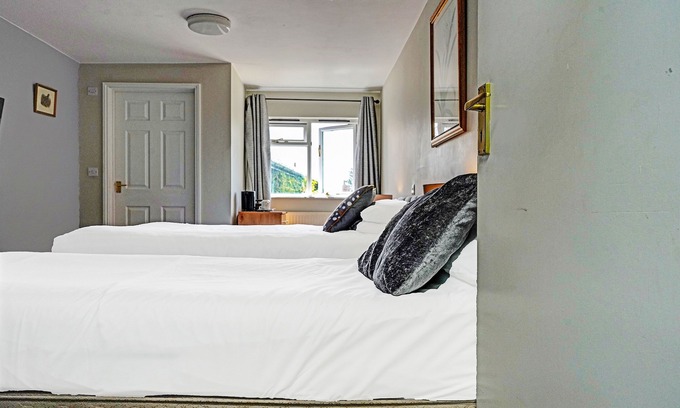 Diss Bed & Breakfast | OYO The Billingford Horseshoes