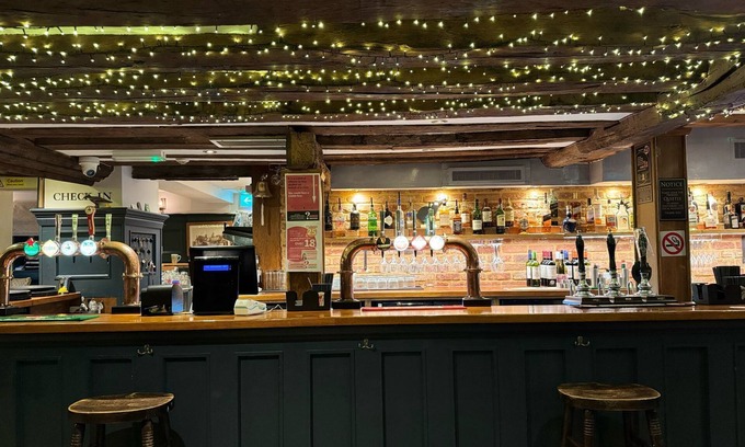 Chalfont St Peter Hotel | OYO The Greyhound Inn