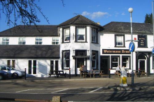 Hersham Bed & Breakfast | OYO The Watermans Arms Hersham