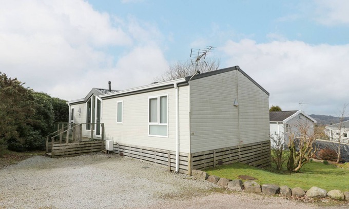 Rockcliffe Cottage | OYSTER BAY LODGE, pet friendly, with a garden in Dalbeattie