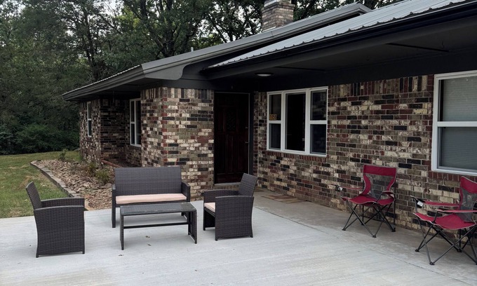 Pelsor House | Ozark Foothills Country HomenNewly Remodeled